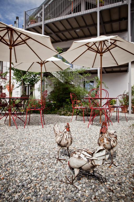 Couette-café Le Coq Chantant B&b&boutique St-livres 4*